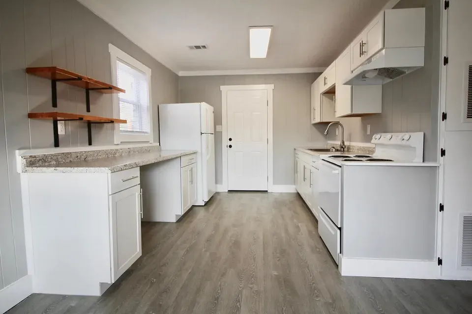 3 Bed 2 Bath Contemporary High-Rise Condo in Huntsville, AL - 2