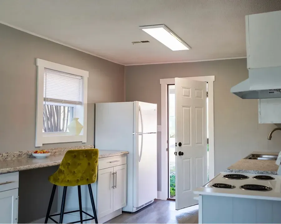3 Bed 2 Bath Contemporary High-Rise Condo in Huntsville, AL - 4