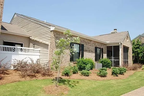 3 Bed 2 Bath Contemporary High-Rise Condo in Huntsville, AL - 2