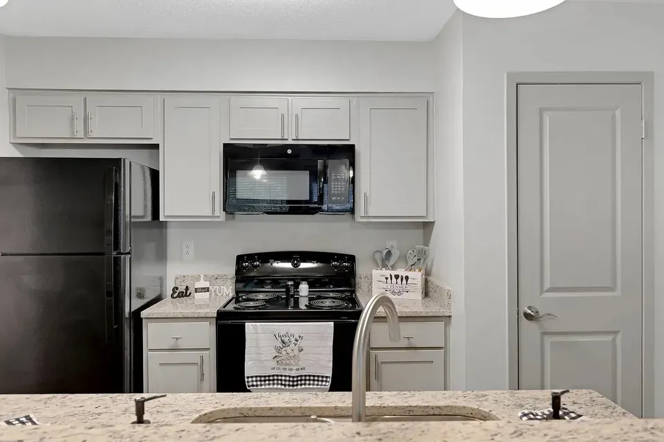 3 Bed 2 Bath Contemporary High-Rise Condo in Huntsville, AL - 2