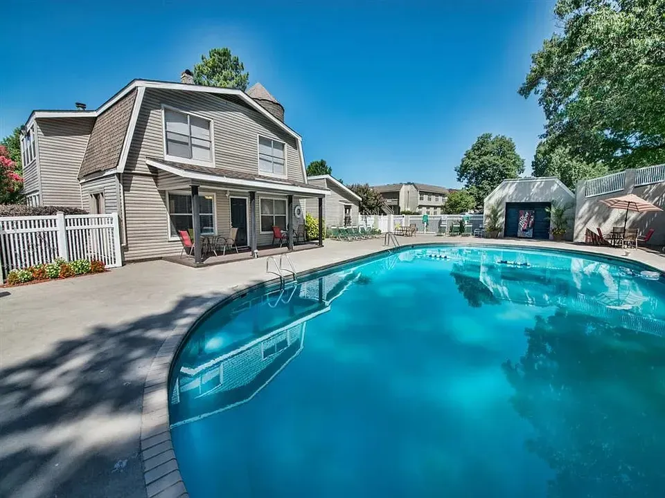 3 Bed 2 Bath Contemporary High-Rise Condo in Huntsville, AL - 4