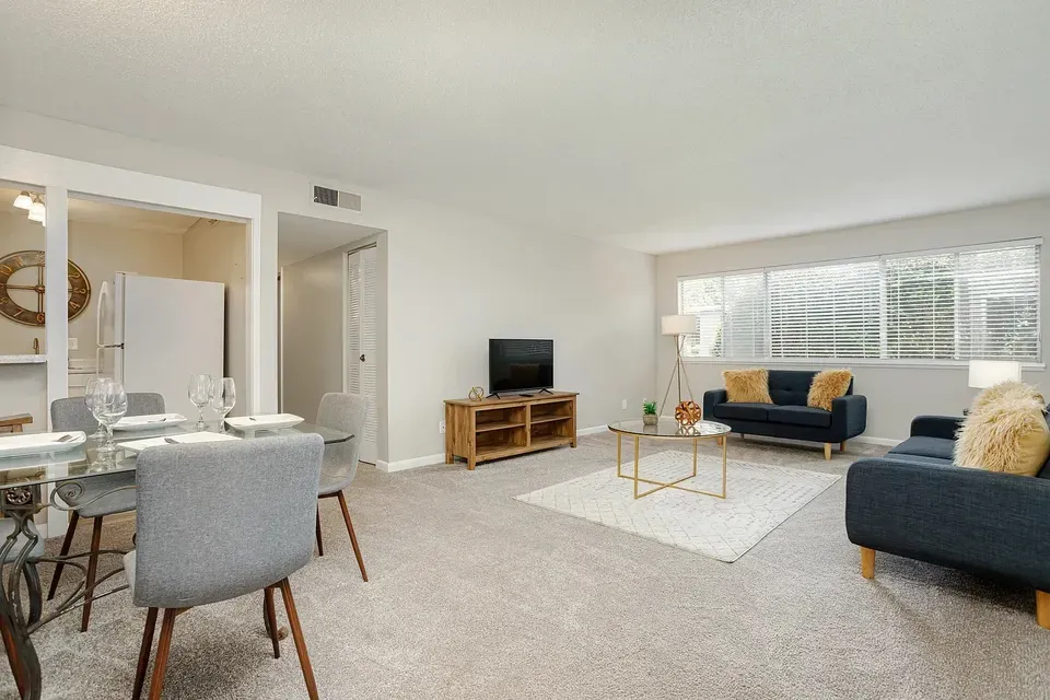 3 Bed 2 Bath Contemporary High-Rise Condo in Huntsville, AL - 4