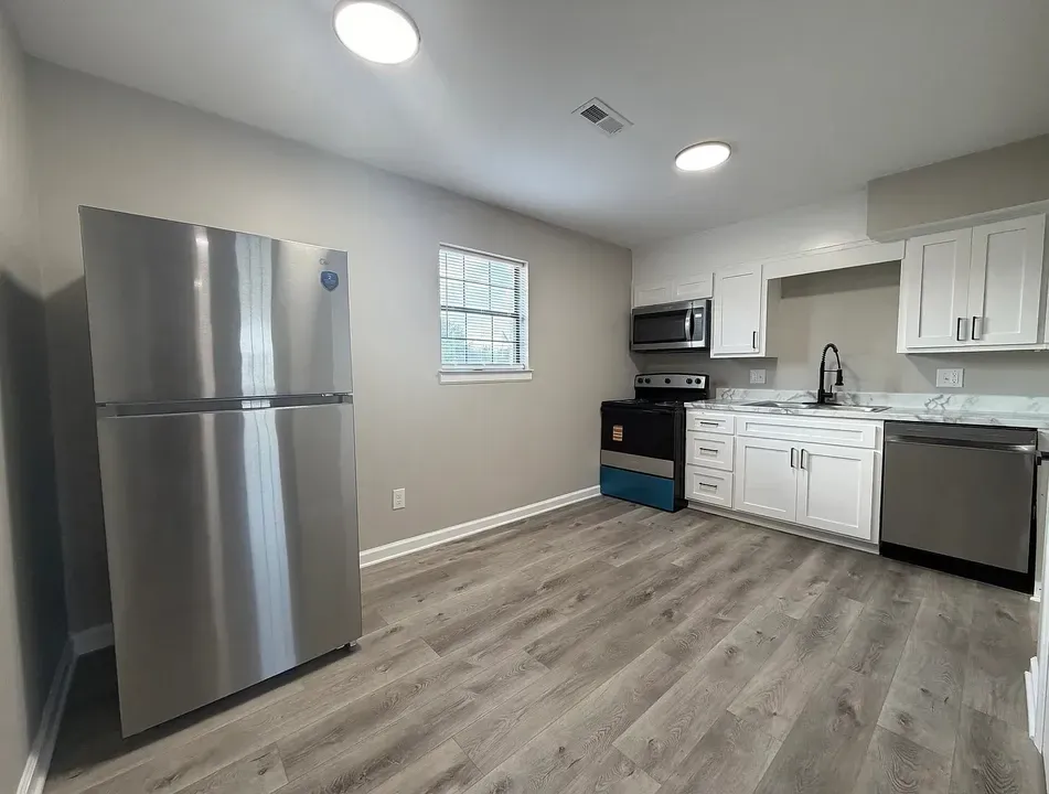 3 Bed 2 Bath Contemporary High-Rise Condo in Huntsville, AL - 2