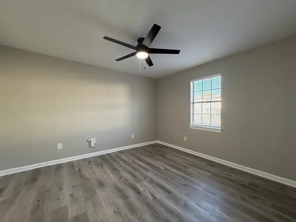 3 Bed 2 Bath Contemporary High-Rise Condo in Huntsville, AL - 4