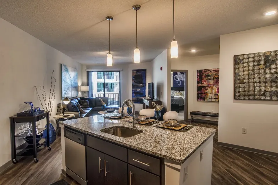 3 Bed 2 Bath Contemporary High-Rise Condo in Huntsville, AL - 4