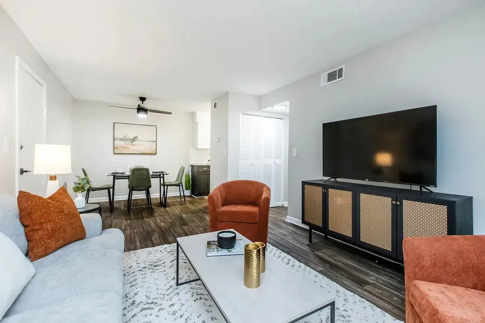 3 Bed 2 Bath Contemporary High-Rise Condo in Huntsville, AL - 2