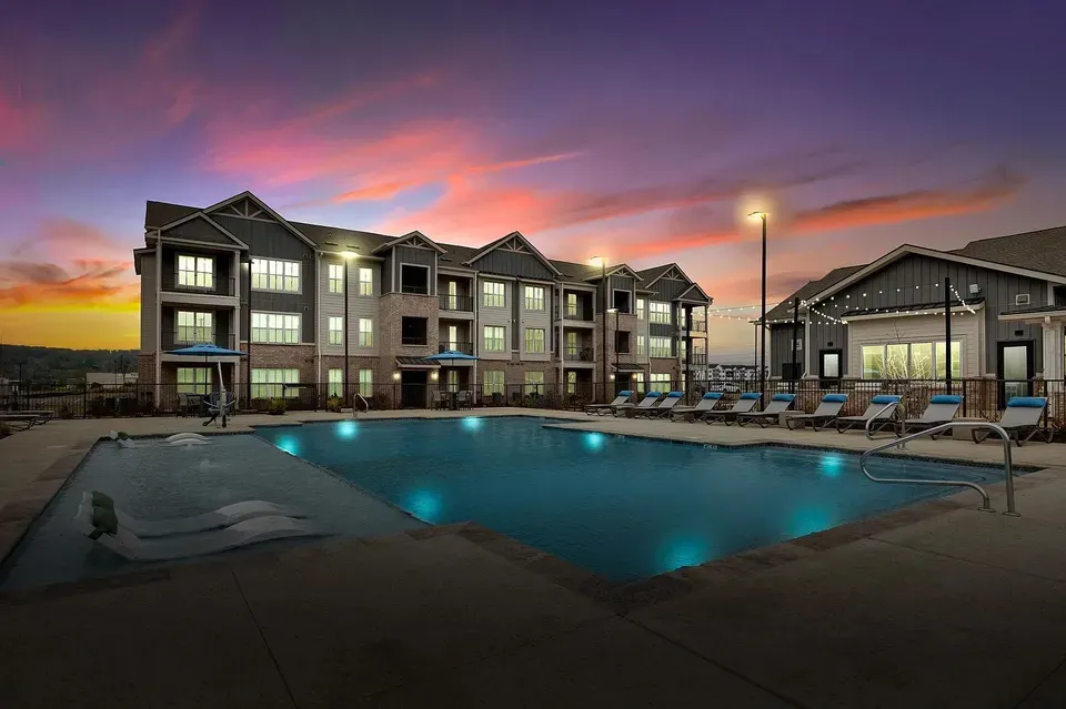 3 Bed 2 Bath Contemporary High-Rise Condo in Huntsville, AL - 2