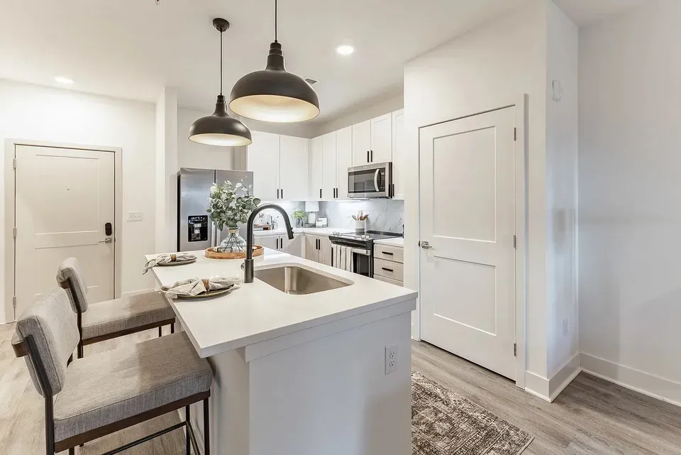 3 Bed 2 Bath Contemporary High-Rise Condo in Huntsville, AL - 2