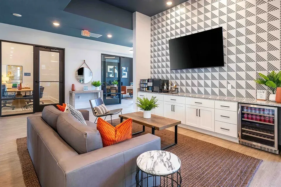 3 Bed 2 Bath Contemporary High-Rise Condo in Huntsville, AL - 2