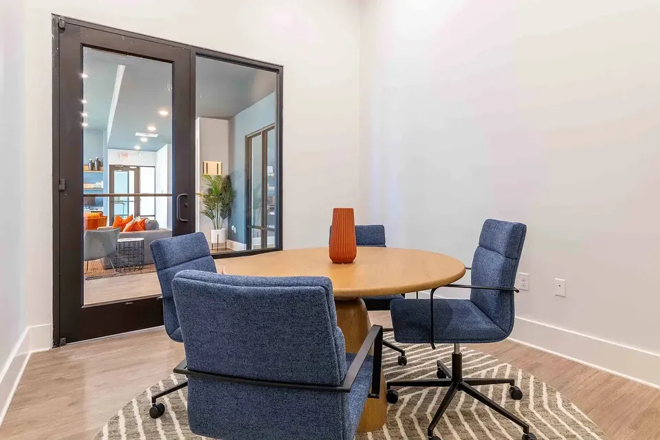 3 Bed 2 Bath Contemporary High-Rise Condo in Huntsville, AL - 4