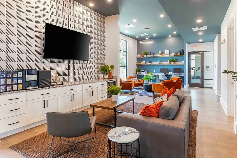 3 Bed 2 Bath Contemporary High-Rise Condo in Huntsville, AL - 5