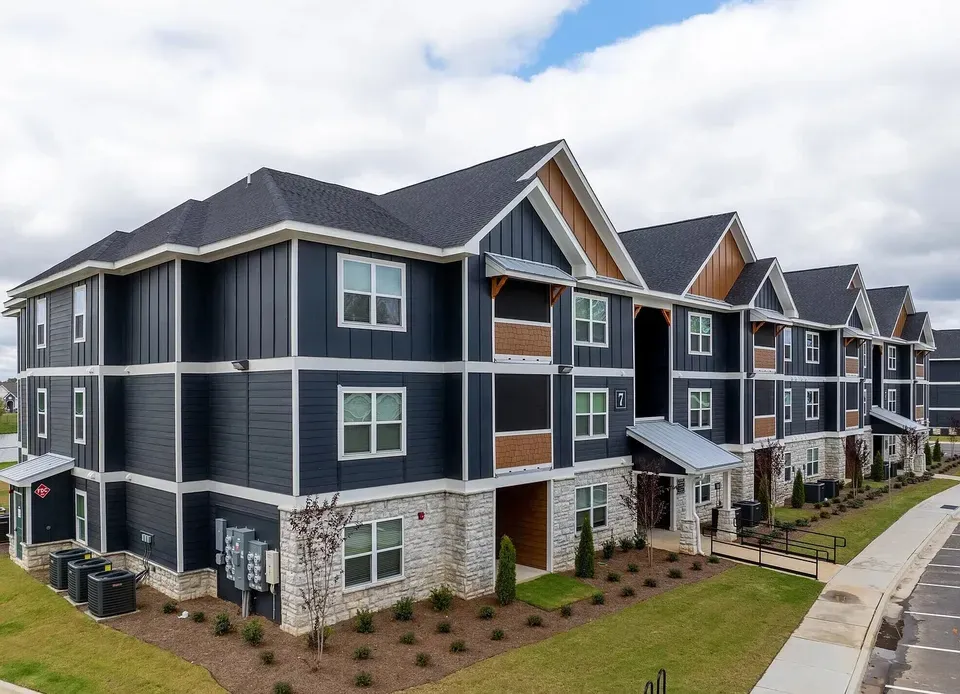 3 Bed 2 Bath Contemporary High-Rise Condo in Huntsville, AL - 2