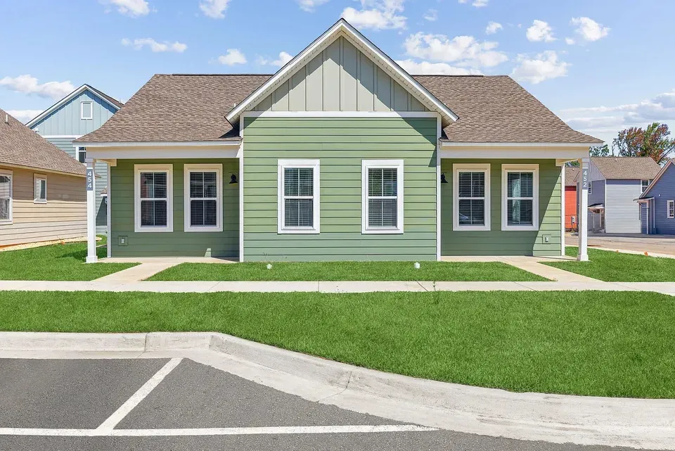 3 Bed 2 Bath Contemporary High-Rise Condo in Huntsville, AL - 5