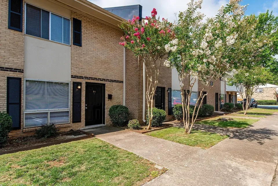 3 Bed 2 Bath Contemporary High-Rise Condo in Huntsville, AL - 3