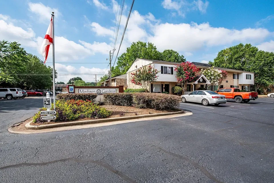 3 Bed 2 Bath Contemporary High-Rise Condo in Huntsville, AL - 4