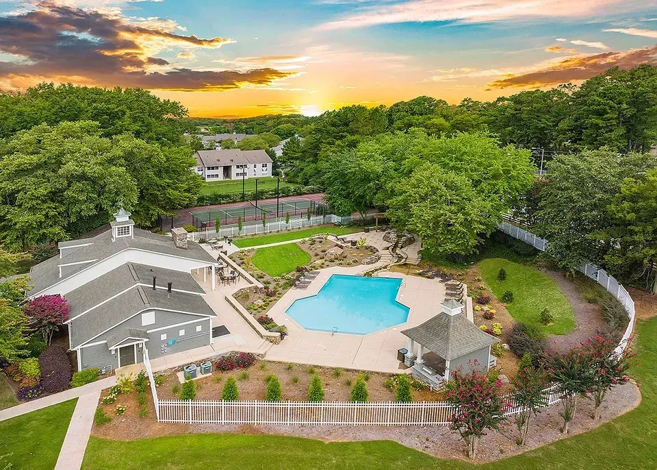 3 Bed 2 Bath Contemporary High-Rise Condo in Huntsville, AL - 4