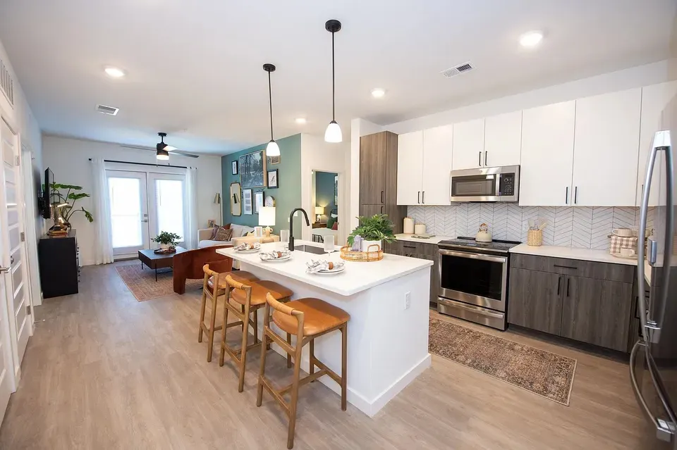 3 Bed 2 Bath Contemporary High-Rise Condo in Huntsville, AL - 3