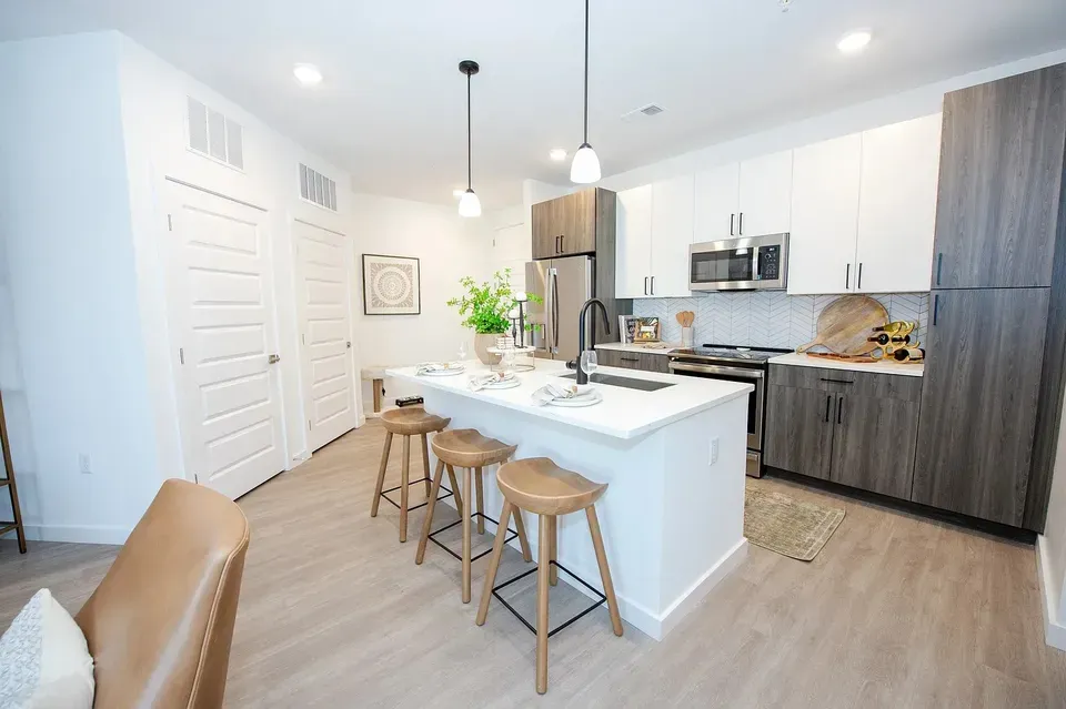 3 Bed 2 Bath Contemporary High-Rise Condo in Huntsville, AL - 4
