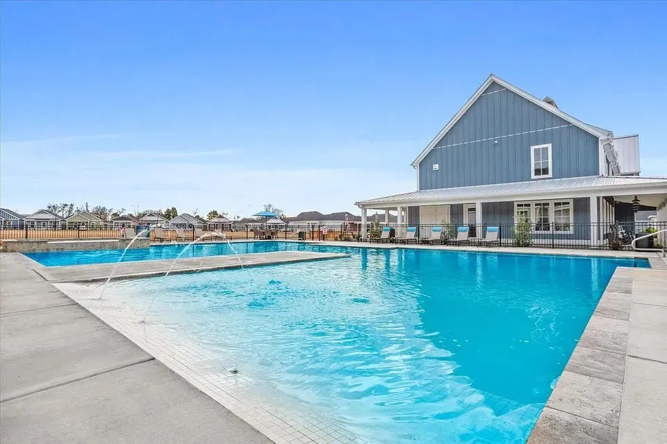 3 Bed 2 Bath Contemporary High-Rise Condo in Huntsville, AL - 1