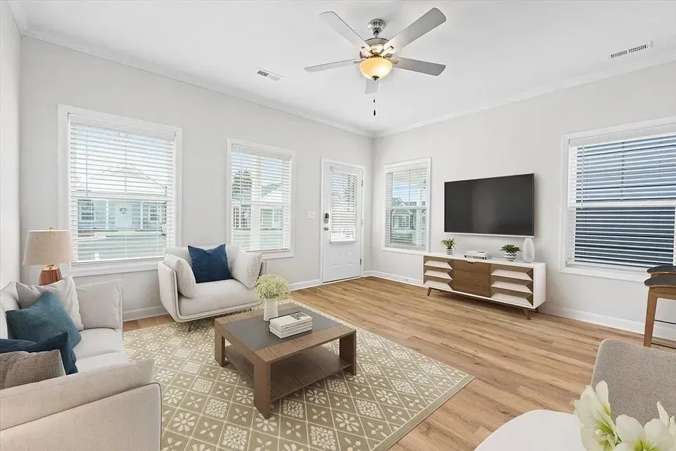 3 Bed 2 Bath Contemporary High-Rise Condo in Huntsville, AL - 2