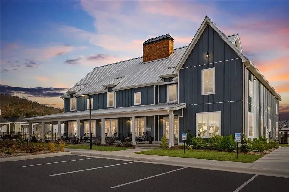 3 Bed 2 Bath Contemporary High-Rise Condo in Huntsville, AL - 3
