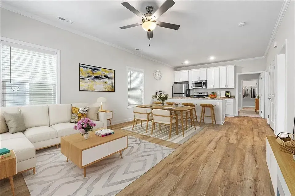3 Bed 2 Bath Contemporary High-Rise Condo in Huntsville, AL - 4
