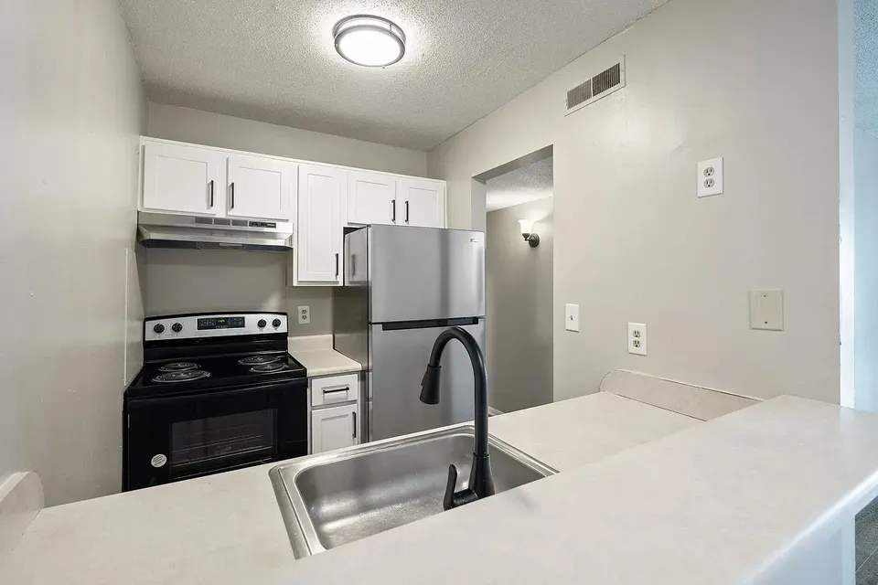 3 Bed 2 Bath Contemporary High-Rise Condo in Huntsville, AL - 1