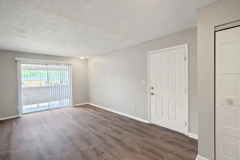 3 Bed 2 Bath Contemporary High-Rise Condo in Huntsville, AL - 4