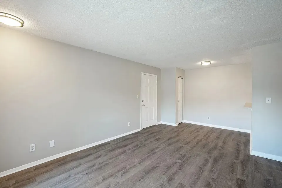 3 Bed 2 Bath Contemporary High-Rise Condo in Huntsville, AL - 5