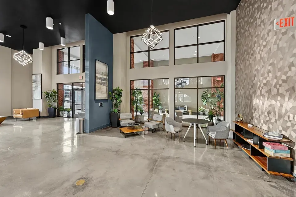 3 Bed 2 Bath Contemporary High-Rise Condo in Huntsville, AL - 2