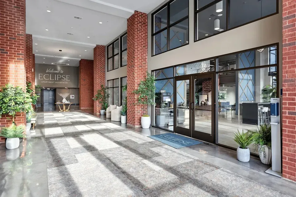 3 Bed 2 Bath Contemporary High-Rise Condo in Huntsville, AL - 4