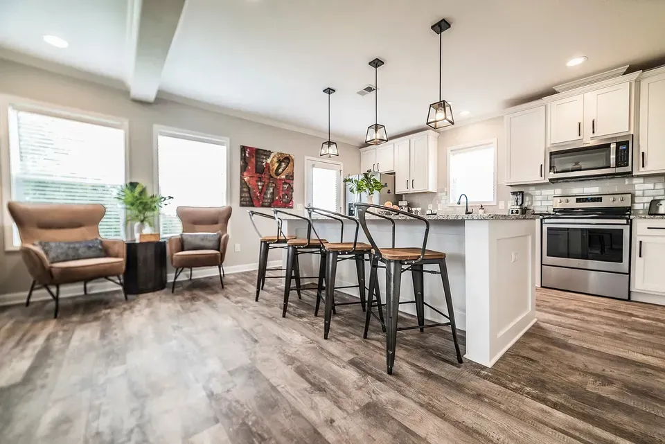 3 Bed 2 Bath Contemporary High-Rise Condo in Huntsville, AL - 2