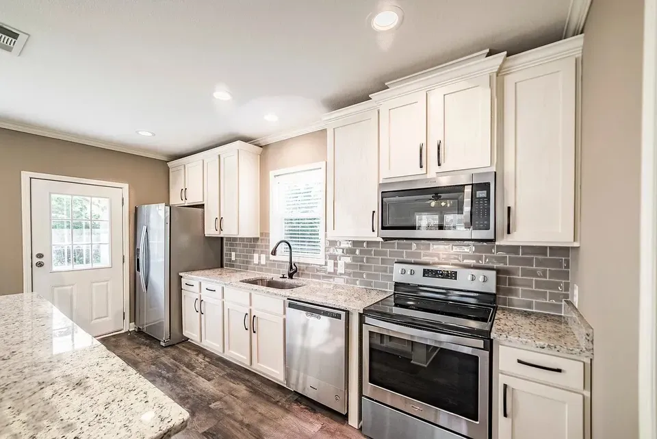 3 Bed 2 Bath Contemporary High-Rise Condo in Huntsville, AL - 3