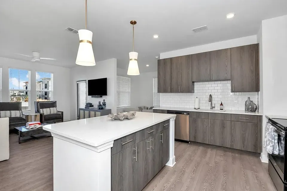 3 Bed 2 Bath Contemporary High-Rise Condo in Huntsville, AL - 5