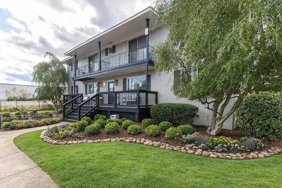 3 Bed 2 Bath Contemporary High-Rise Condo in Huntsville, AL - 2