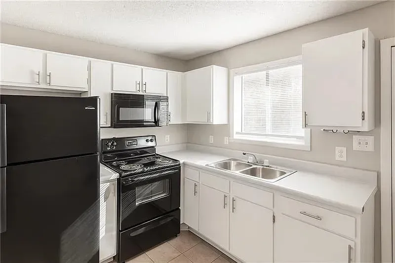 3 Bed 2 Bath Contemporary High-Rise Condo in Huntsville, AL - 3
