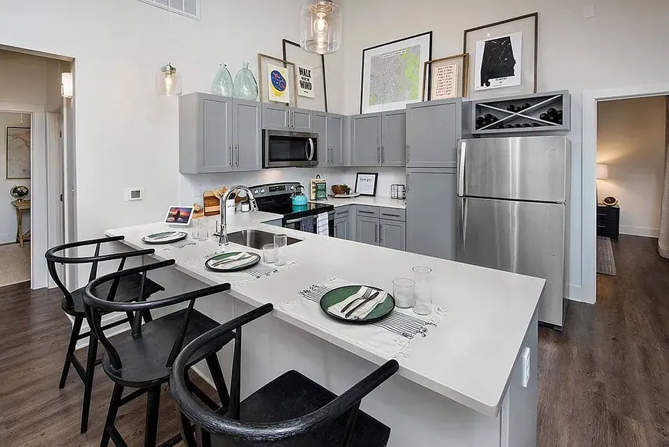 3 Bed 2 Bath Contemporary High-Rise Condo in Huntsville, AL - 2