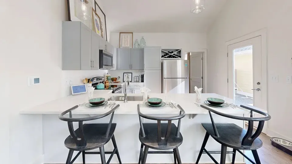 3 Bed 2 Bath Contemporary High-Rise Condo in Huntsville, AL - 3