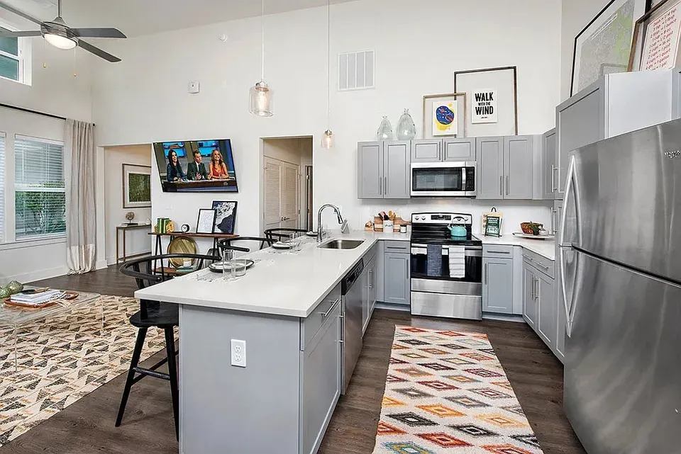 3 Bed 2 Bath Contemporary High-Rise Condo in Huntsville, AL - 4