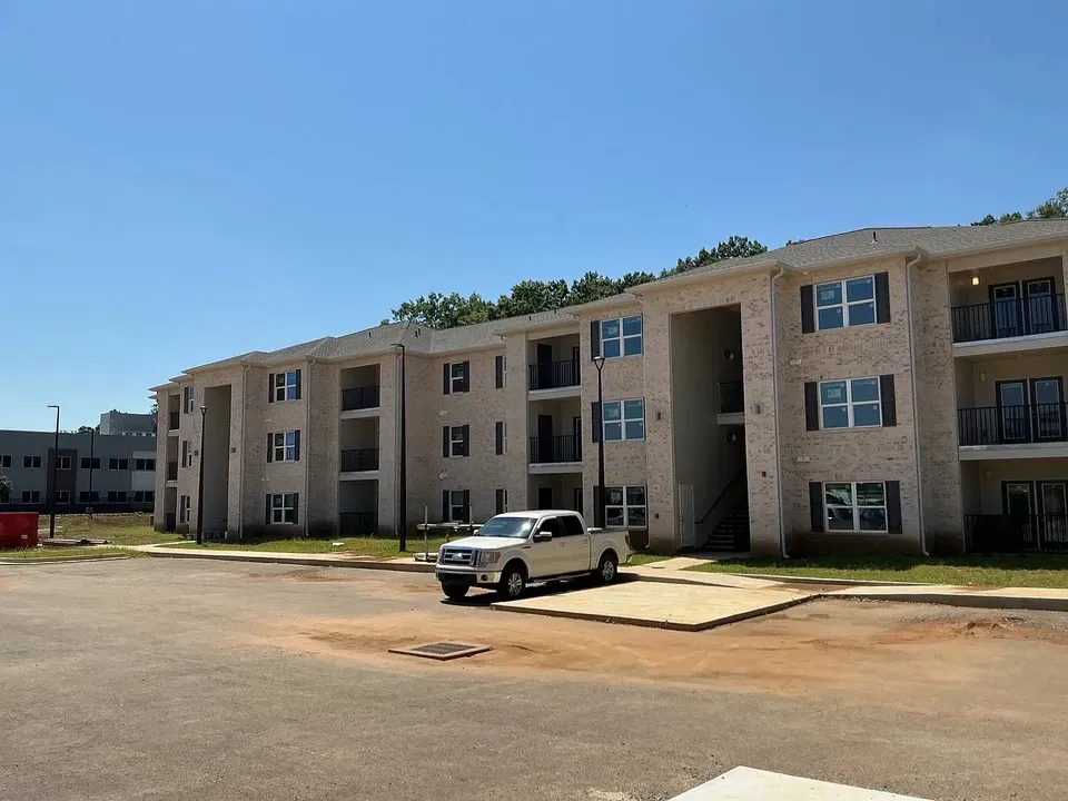 3 Bed 2 Bath Contemporary High-Rise Condo in Huntsville, AL - 1