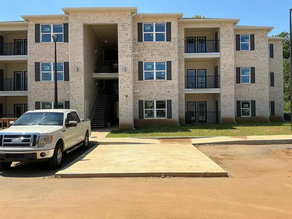 3 Bed 2 Bath Contemporary High-Rise Condo in Huntsville, AL - 3