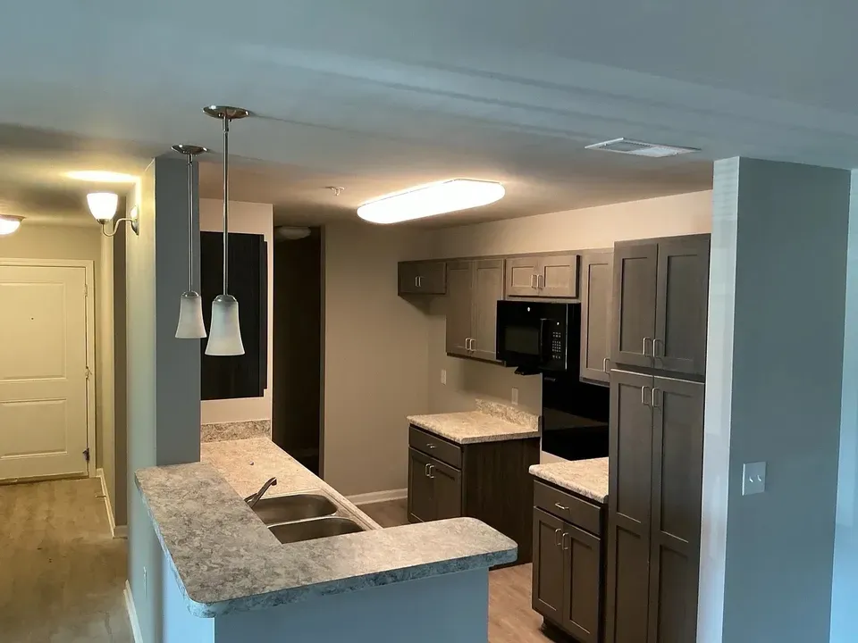 3 Bed 2 Bath Contemporary High-Rise Condo in Huntsville, AL - 5