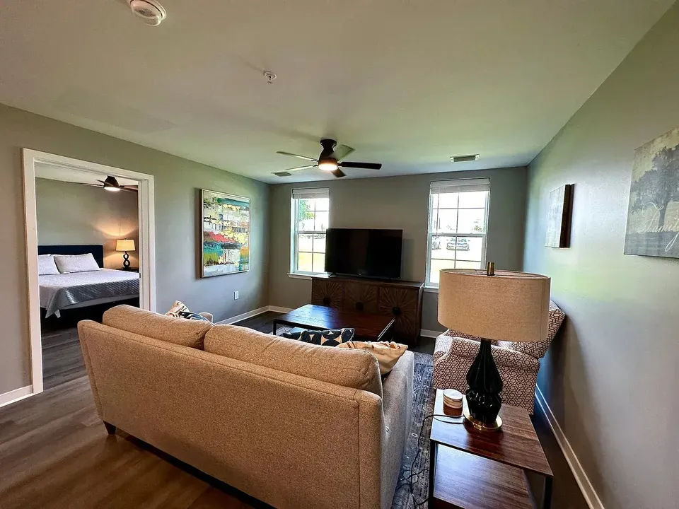 3 Bed 2 Bath Contemporary High-Rise Condo in Huntsville, AL - 2