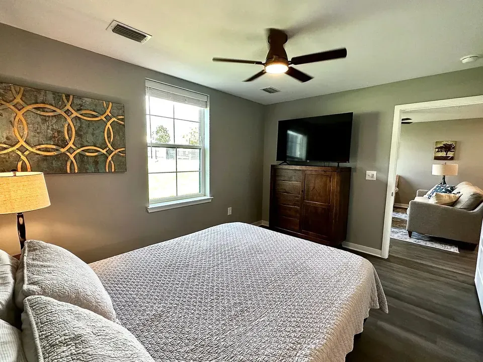 3 Bed 2 Bath Contemporary High-Rise Condo in Huntsville, AL - 4