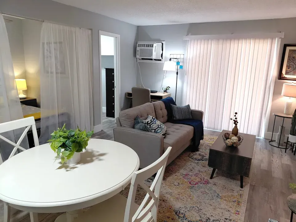 3 Bed 2 Bath Contemporary High-Rise Condo in Huntsville, AL - 4