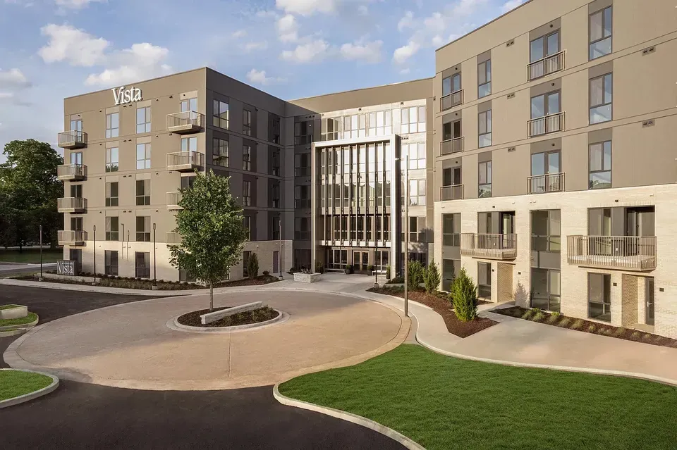 3 Bed 2 Bath Contemporary High-Rise Condo in Huntsville, AL - 2