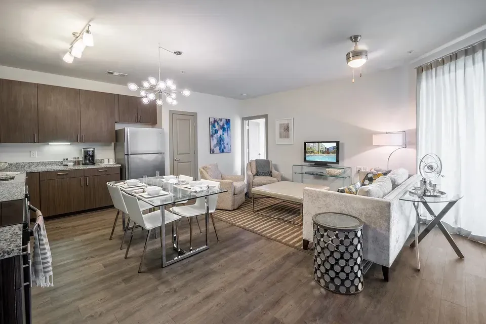 3 Bed 2 Bath Contemporary High-Rise Condo in Huntsville, AL - 2