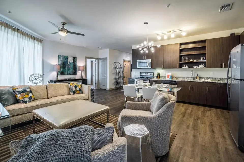 3 Bed 2 Bath Contemporary High-Rise Condo in Huntsville, AL - 4