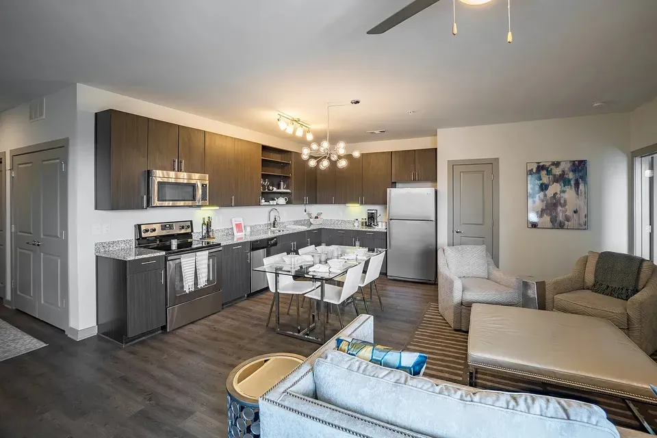 3 Bed 2 Bath Contemporary High-Rise Condo in Huntsville, AL - 5