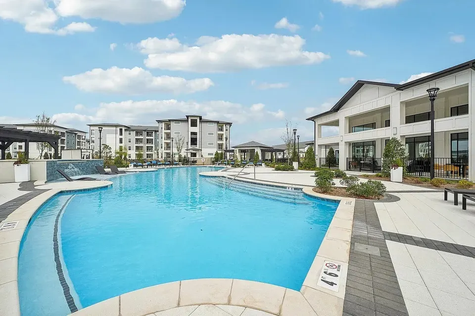 3 Bed 2 Bath Contemporary High-Rise Condo in Huntsville, AL - 3